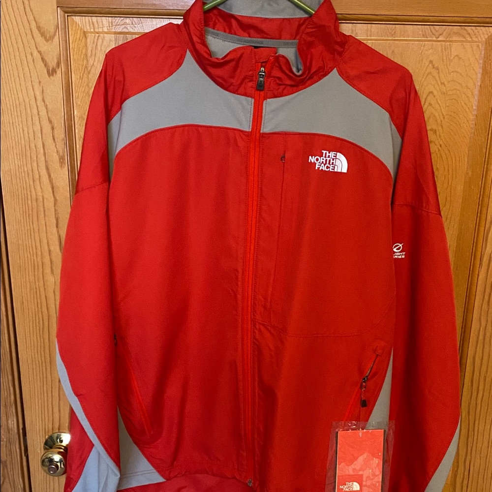 NWT - NEVER WORN North face full zip, flight series Jacket